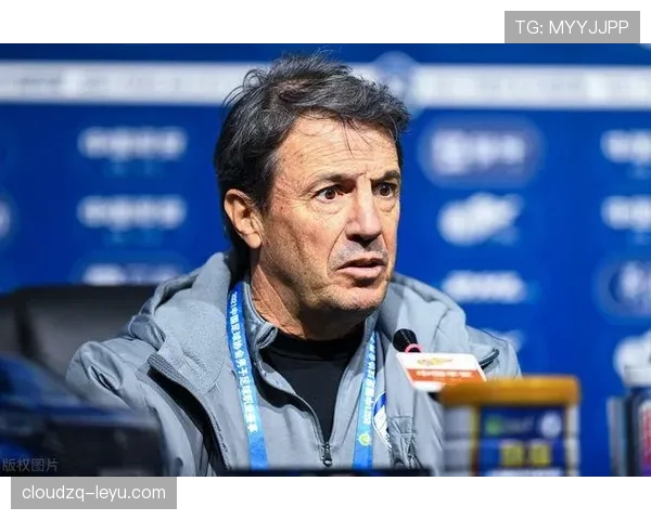 贝肯鲍尔传球艺术重塑战术格局,引领现代足球新风潮 贝肯鲍尔传球艺术重塑战术格局,引领现代足球新风潮