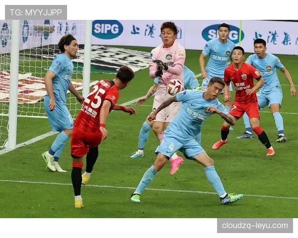 上海海港延续不败金身,强势领跑中超积分榜 上海海港延续不败金身,强势领跑中超积分榜