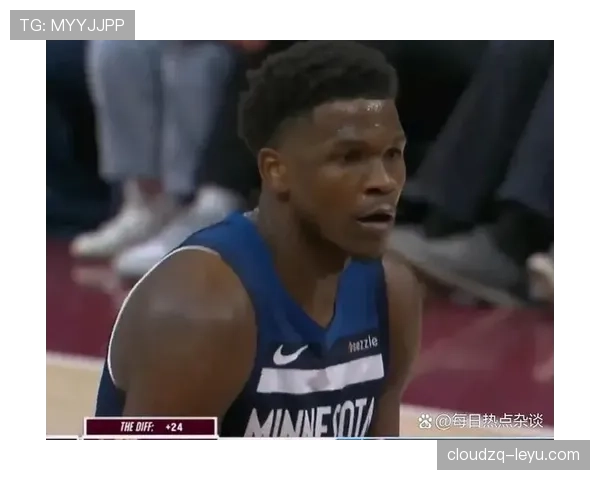 爱德华兹通过突破拉开与兰德尔的得分差距展现核心锋线价值